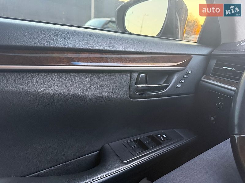 Седан Lexus ES 2014 в Києві