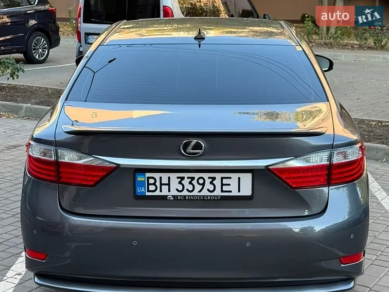 Lexus ES