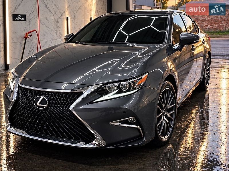 Седан Lexus ES 2017 в Чернигове
