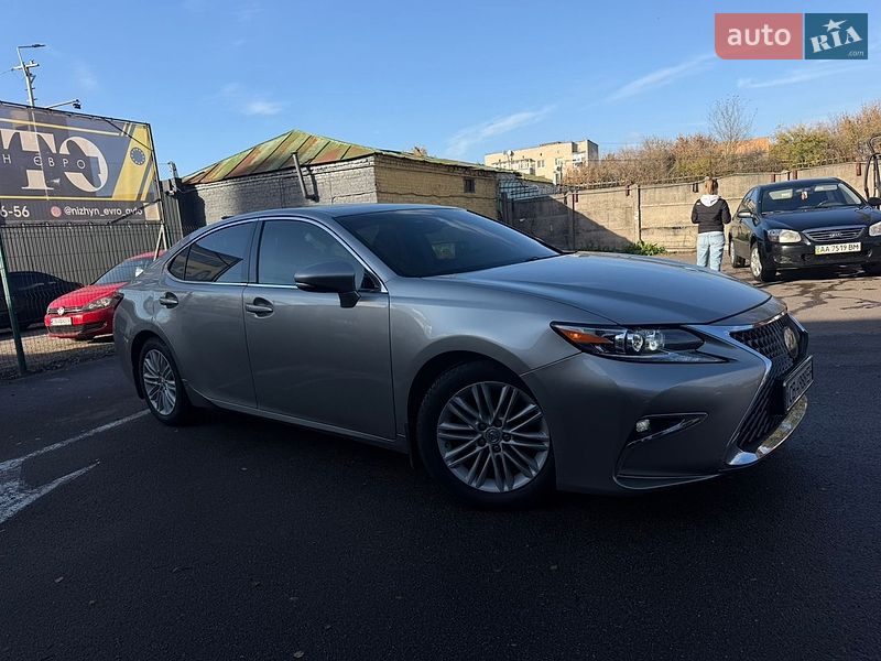 Седан Lexus ES 2016 в Ніжині