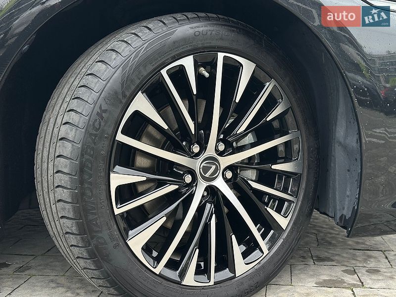 Седан Lexus ES 2023 в Львове