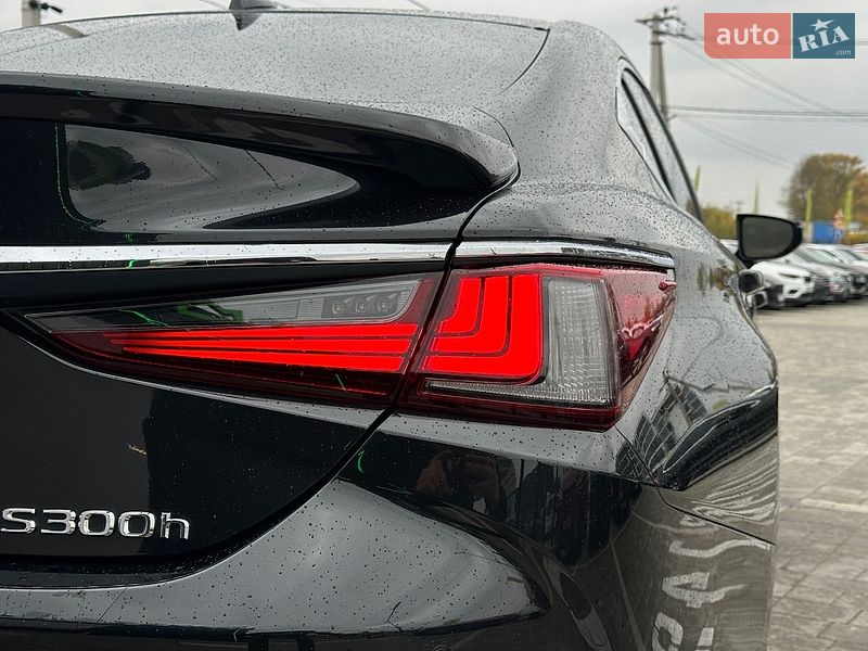 Седан Lexus ES 2023 в Львове