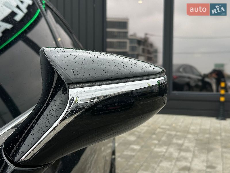 Седан Lexus ES 2023 в Львове
