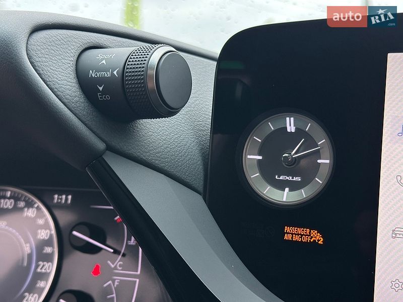 Седан Lexus ES 2023 в Львове