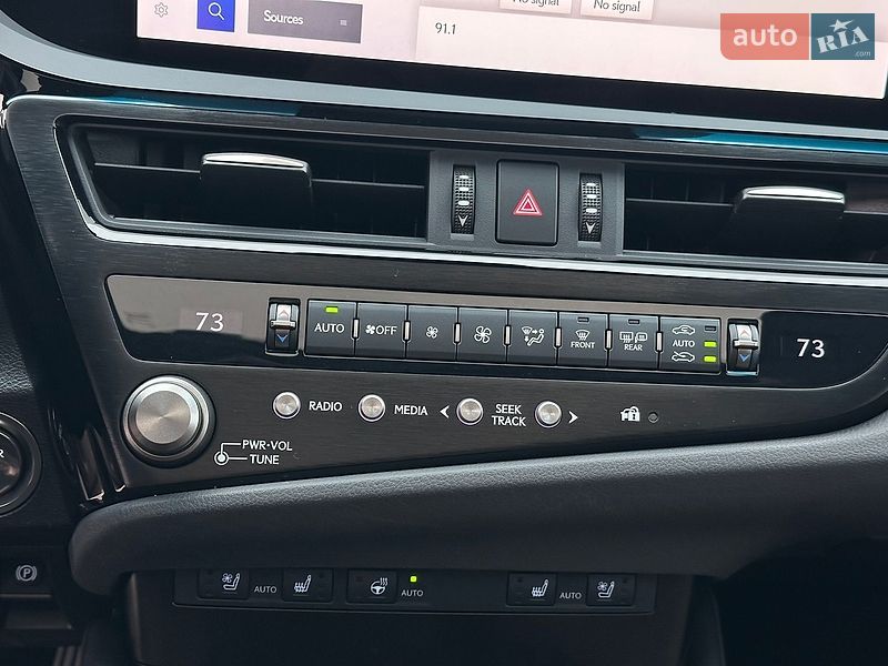 Седан Lexus ES 2023 в Львове