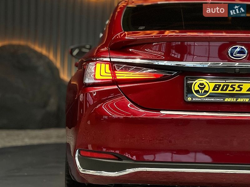 Седан Lexus ES 2019 в Львове