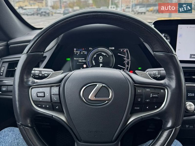 Седан Lexus ES 2024 в Черновцах