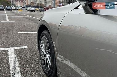 Седан Lexus ES 2024 в Черновцах