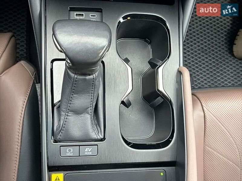 Седан Lexus ES 2024 в Черновцах