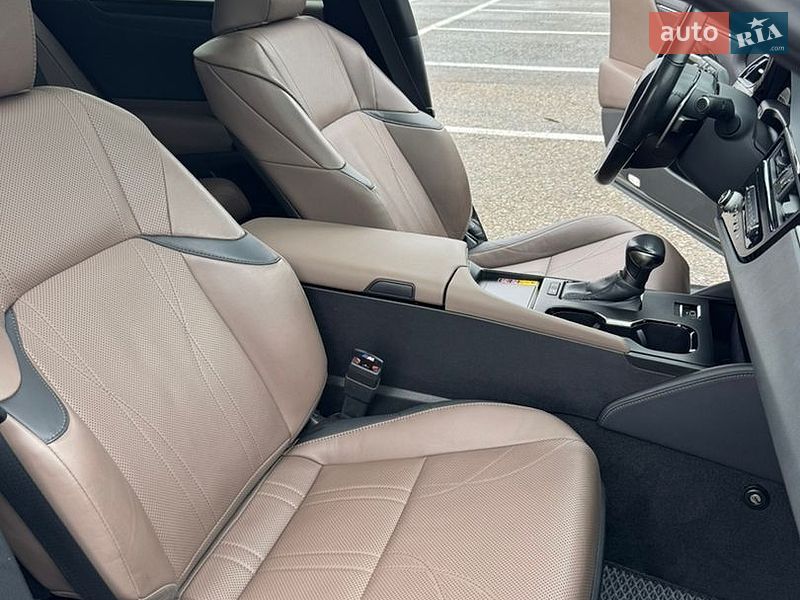 Седан Lexus ES 2024 в Черновцах