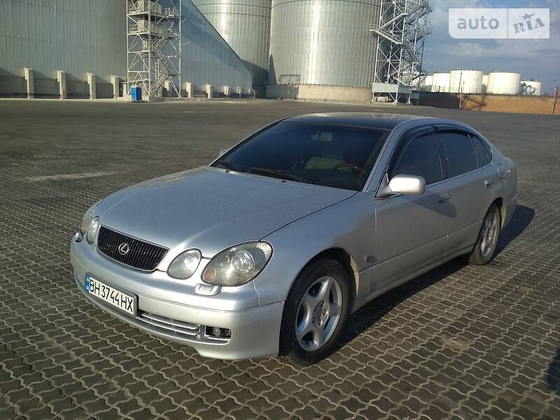 Седан Lexus GS 1998 в Южному