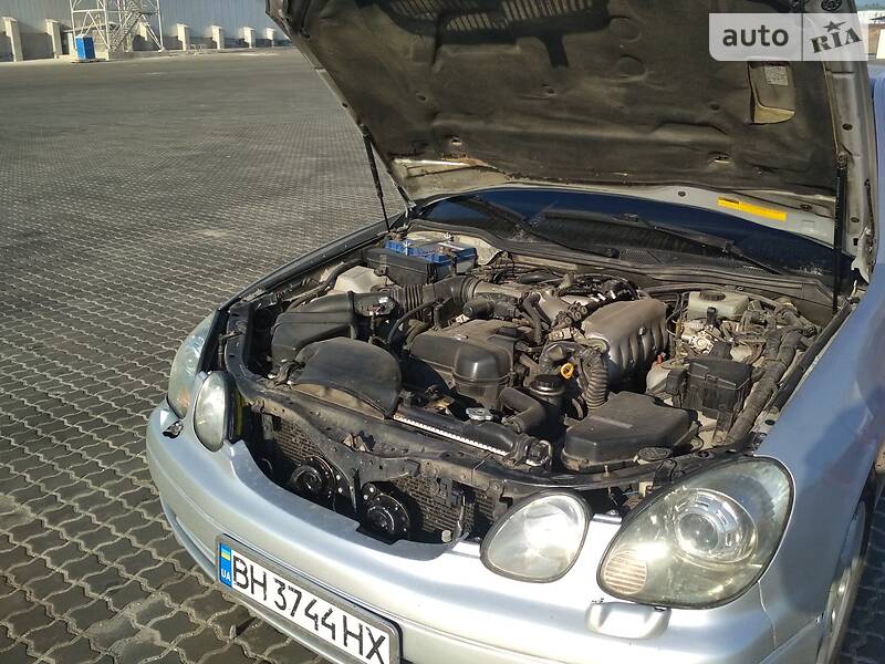 Седан Lexus GS 1998 в Южному