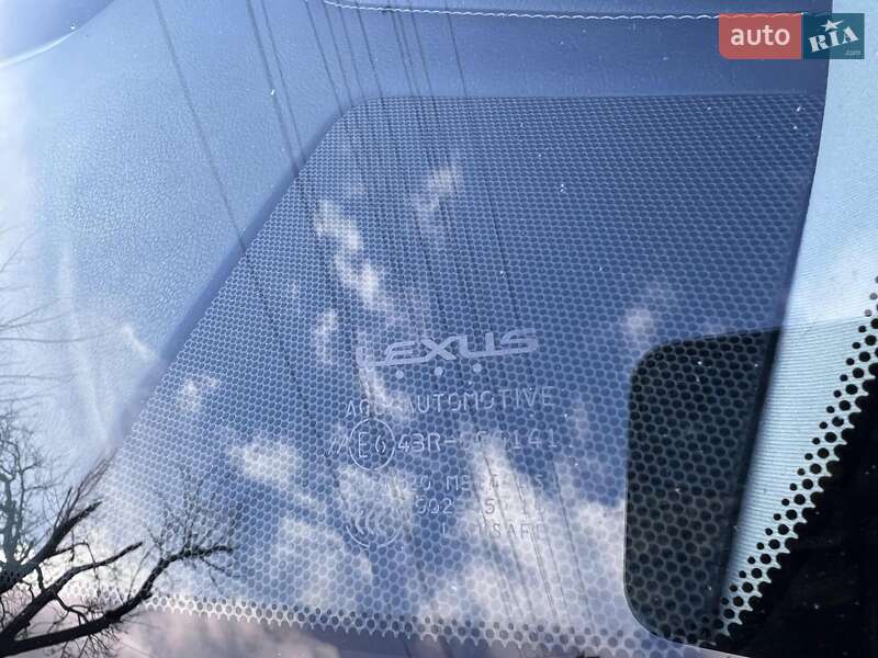 Седан Lexus GS 2013 в Краснограді