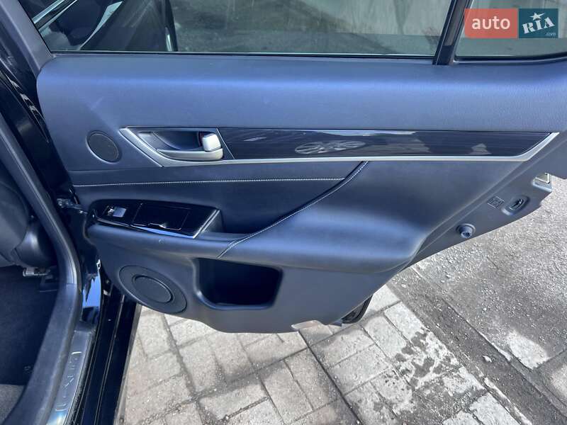 Седан Lexus GS 2013 в Краснограді