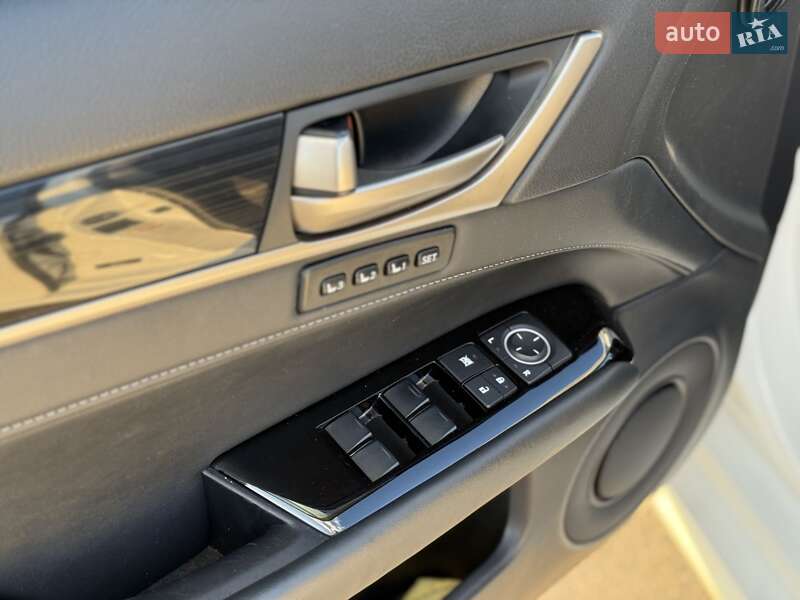 Седан Lexus GS 2014 в Львові