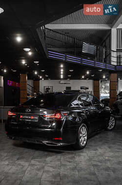 Седан Lexus GS 2017 в 