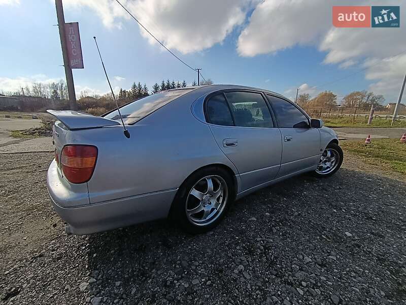 Седан Lexus GS 2000 в Жидачове