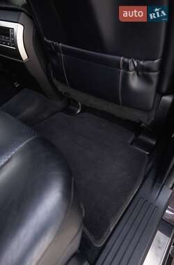Позашляховик / Кросовер Lexus GX 2011 в 