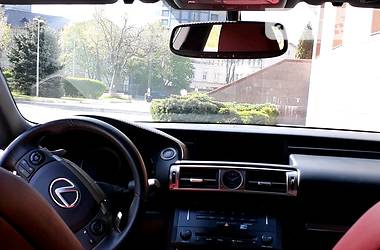Седан Lexus IS 2015 в 