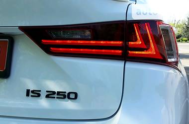 Седан Lexus IS 2015 в 