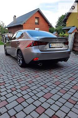 Седан Lexus IS 2015 в 
