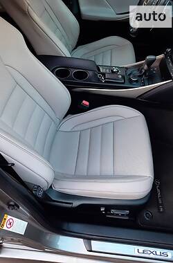 Седан Lexus IS 2015 в 