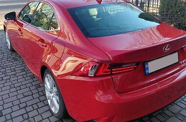 Седан Lexus IS 2015 в 