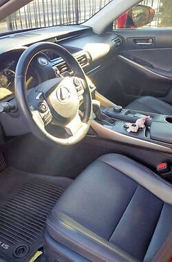 Седан Lexus IS 2015 в 