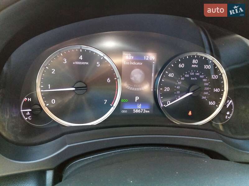 Седан Lexus IS 2017 в Новом Буге