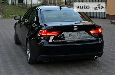 Седан Lexus IS 2015 в Лубнах