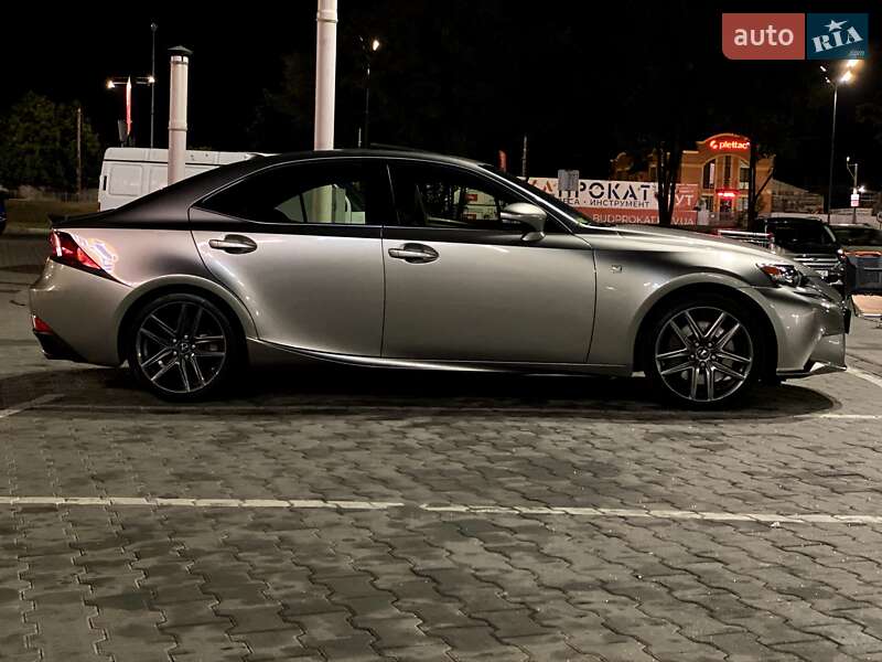 Lexus IS 2016