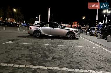 Седан Lexus IS 2016 в Ирпене