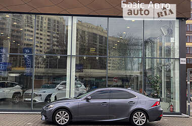 Седан Lexus IS 2016 в 