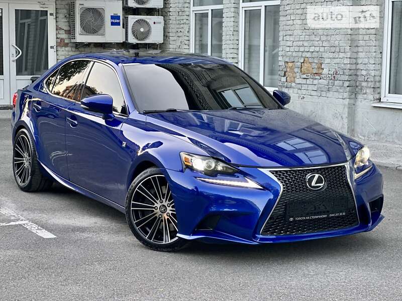 Седан Lexus IS 2016 в 