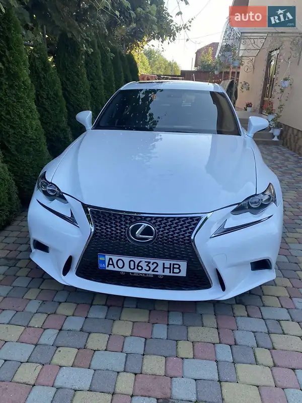Lexus IS