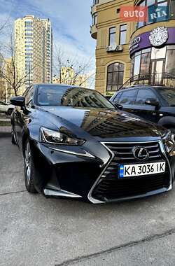 Седан Lexus IS 2017 в 