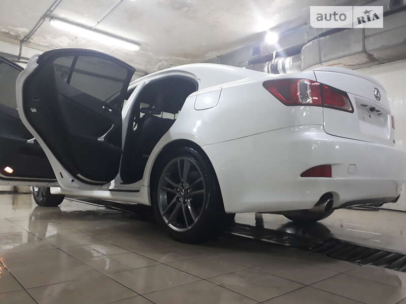 Lexus IS 2011