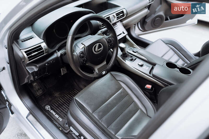 Седан Lexus IS 2013 в Киеве