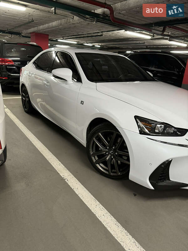 Седан Lexus IS 2017 в Киеве