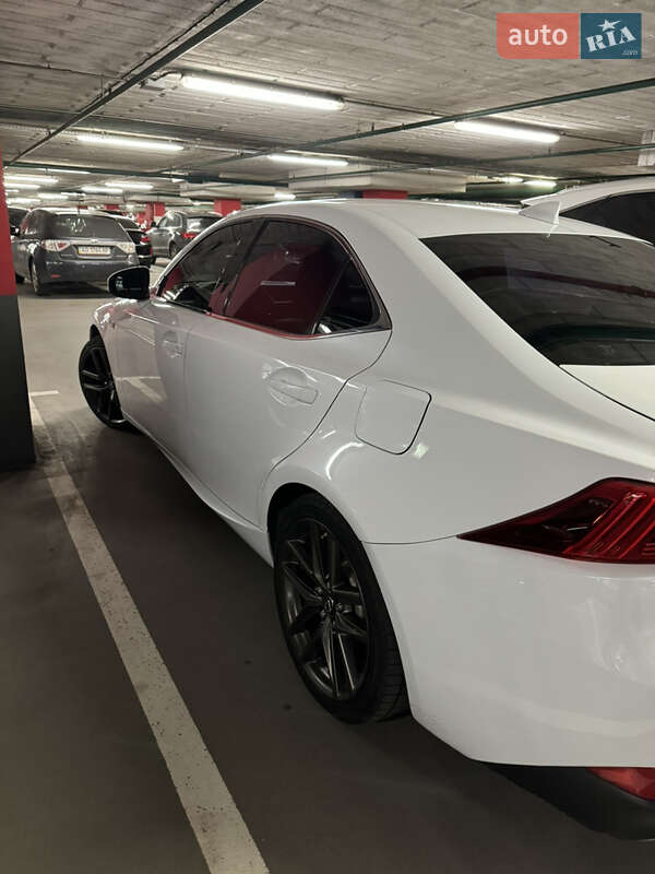 Седан Lexus IS 2017 в Киеве
