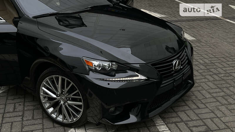 Lexus IS, фото з оголошення