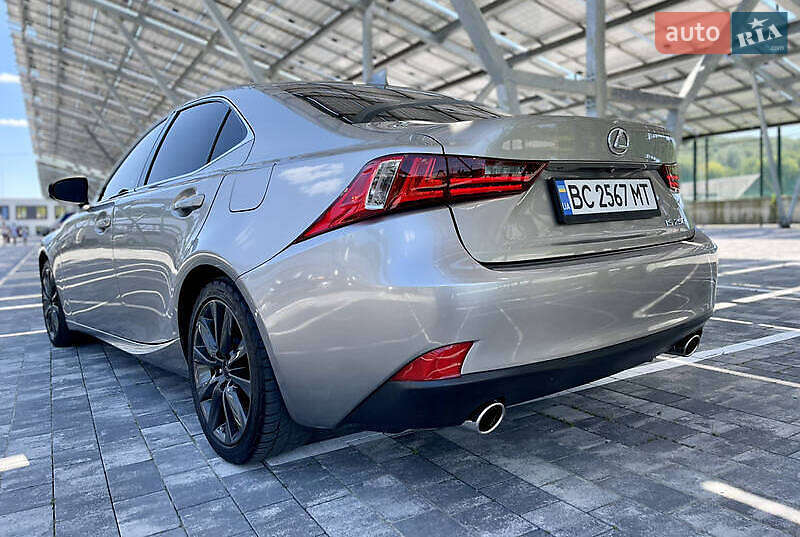 Седан Lexus IS 2015 в Ивано-Франковске