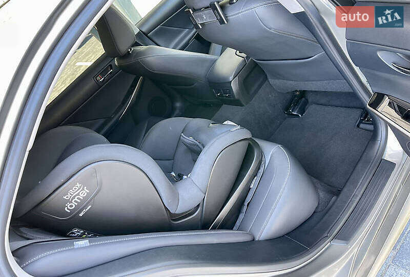Седан Lexus IS 2015 в Ивано-Франковске