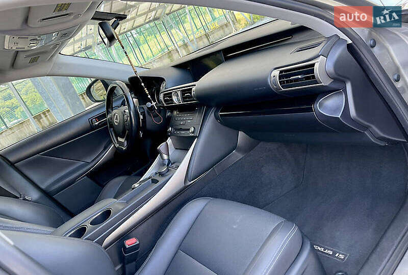 Седан Lexus IS 2015 в Ивано-Франковске