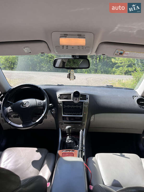 Седан Lexus IS 2007 в Жовкві