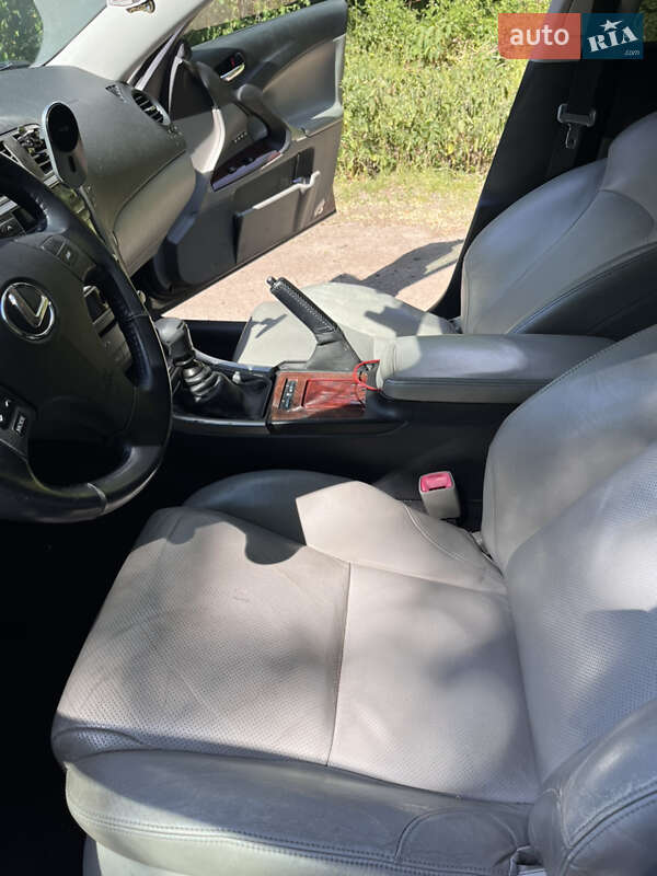 Седан Lexus IS 2007 в Жовкві