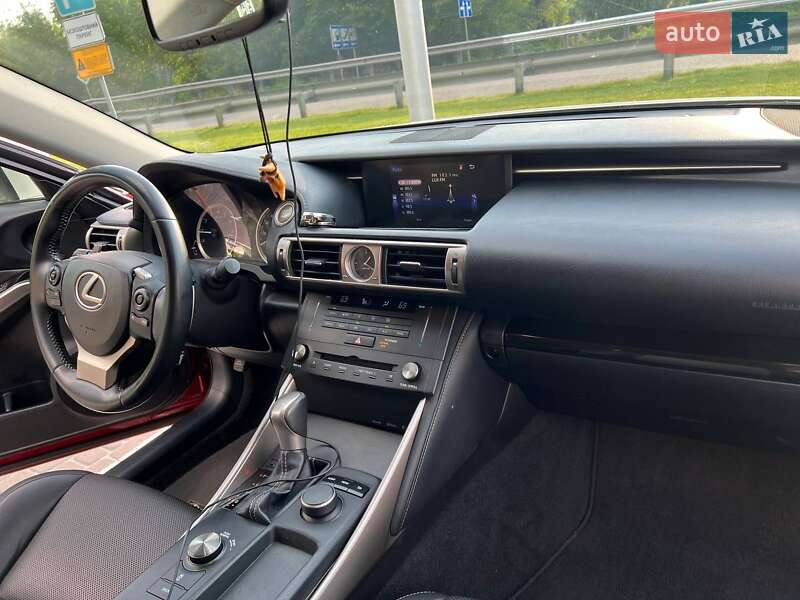 Седан Lexus IS 2015 в Киеве фото 10 Седан Lexus IS 2015 в Киеве