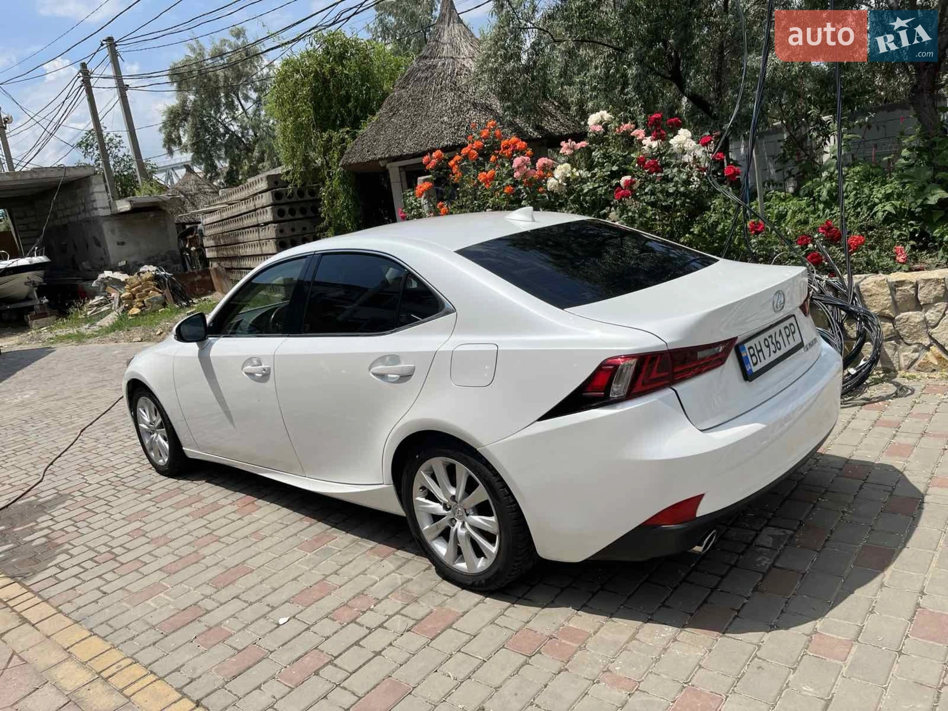 2016 Lexus IS - мініатюра 3