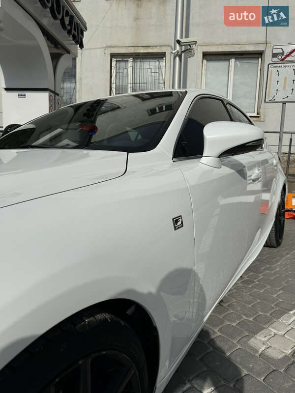 Седан Lexus IS 2016 в Львове