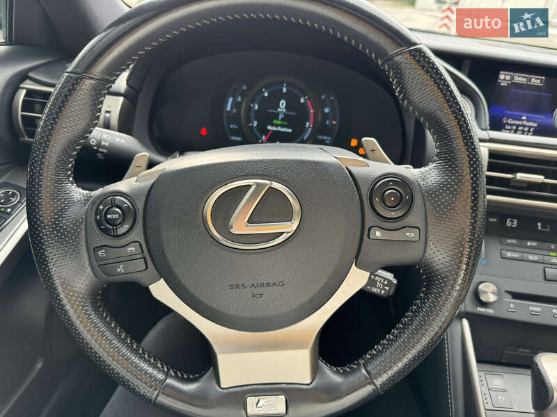 Седан Lexus IS 2016 в Львове